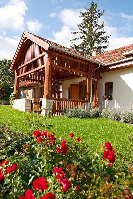 Barta Pince Vendeghaz Mad Hotel Екстериор снимка