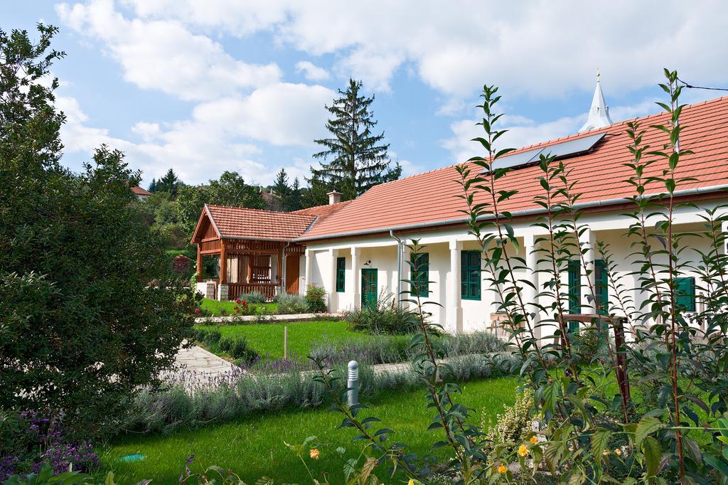 Barta Pince Vendeghaz Mad Hotel Екстериор снимка