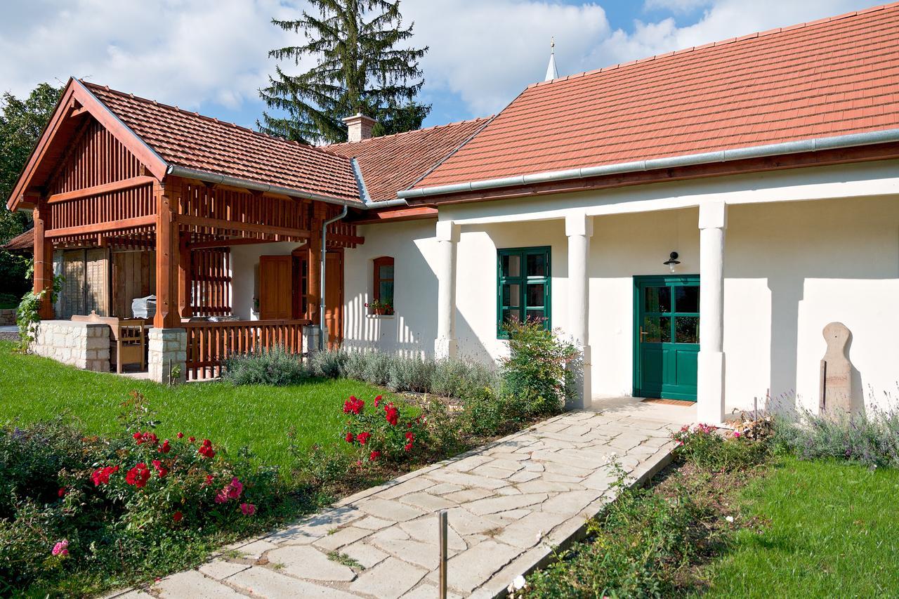 Barta Pince Vendeghaz Mad Hotel Екстериор снимка